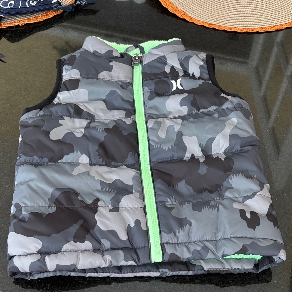 Hurley Camouflage Puffer Vest with Green Accents Size 24 months
